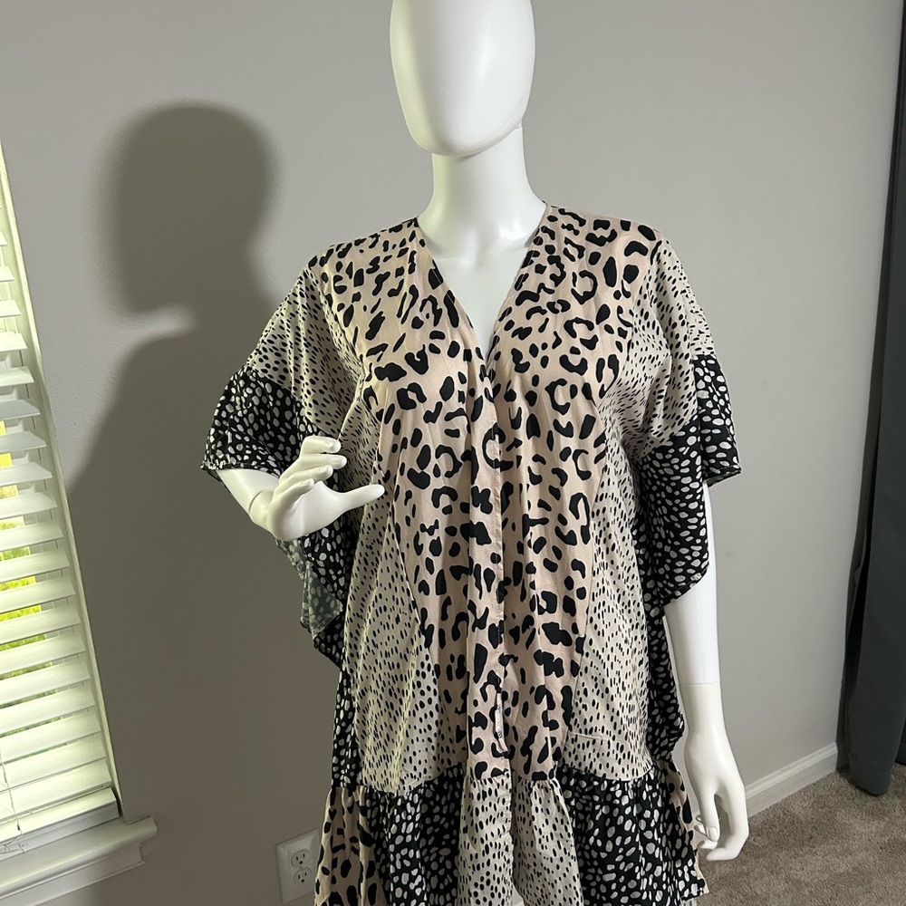 Elegant Black and Cream Leopard Print Women's Camisole